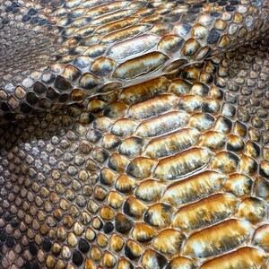 Äkta nätbehandlat pytonläder | Oblekt magskinn i gyllene brons | Indonesiskt garveri