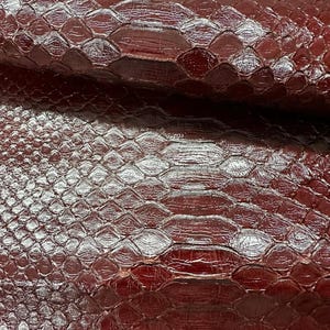 Äkta nätbehandlat pytonläder | Vinröd blekt magskinn | Indonesiskt garveri