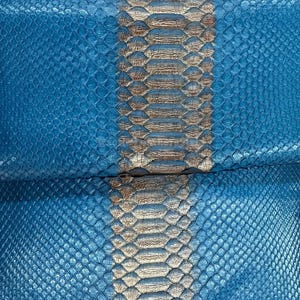 Äkta nätbehandlat pytonläder | Antik metallisk blå oblekt magskinn | Indonesiskt garveri
