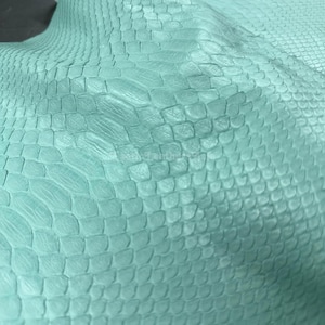 Äkta nätbehandlat pytonläder | Sjöskumgrönt blekt magskinn | Indonesiskt garveri