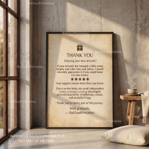 Pu&ograve; includere: Una stampa rettangolare incorniciata con uno sfondo in stile pergamena vintage, caratterizzata da un'icona regalo marrone e dal testo THANK YOU, seguito da una richiesta di recensione a 5 stelle e un messaggio di gratitudine di BaliSoulPrintables.