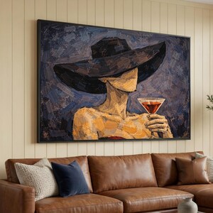 Lienzo abstracto de mujer con copa de martini, arte mural moderno de mujer con sombrero, decoración sofisticada para bar.