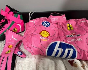 Mono de Fórmula 1 personalizado con guantes y pasamontañas gratis