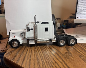 KW52933 1:32 Scale Kenworth W900 Cab openable hood