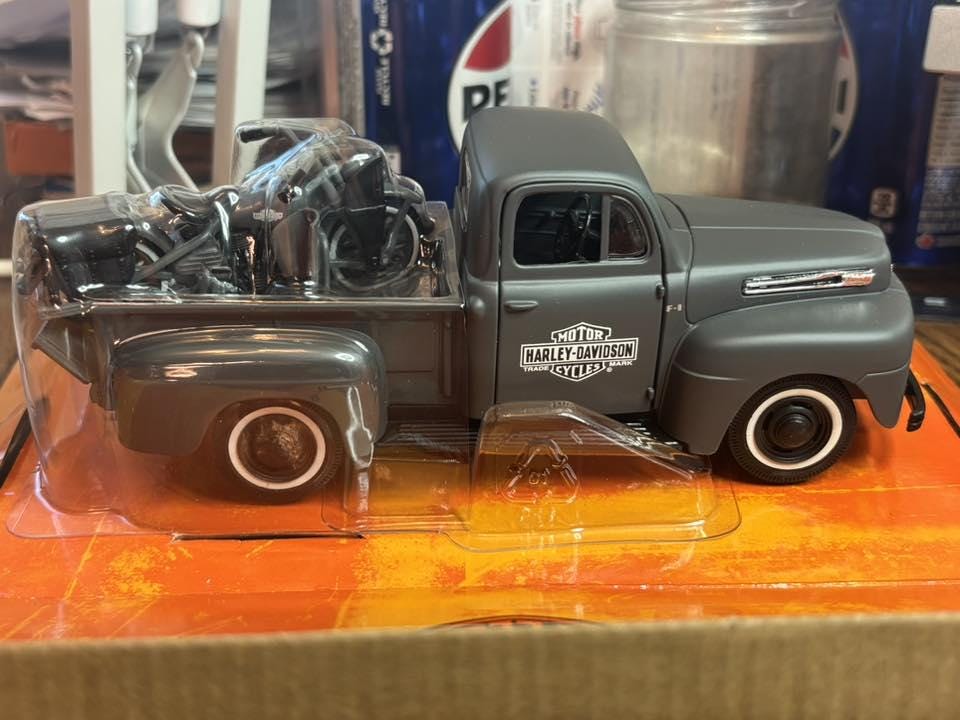 124FOR32185BK 1:24 Scale 1948 Ford F-1 Pickup With Harley Davidson
