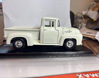124FOR73235WH 1:24 Scale 1956 Ford F-100 Pickup - White Motormax Diecast