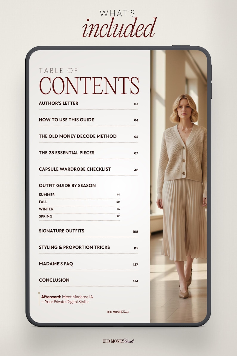 Op de afbeelding: Een digitale tablet toont de inhoudsopgave van een modegids, met secties over essenti&euml;le stukken en seizoensgebonden outfits. De tekst "What's included" staat bovenaan. Een vrouw in een beige vest en geplooide rok staat in de buurt.