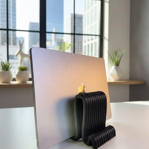 Ribbed "KRAKEN" Vertical Laptop Stand | Modern Mac Stand | 24 colors