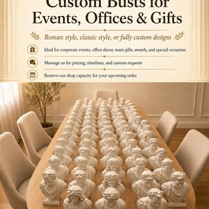Puede incluir: Una gran colecci&oacute;n de bustos blancos de estilo cl&aacute;sico dispuestos sobre una larga mesa de madera. Cada busto muestra una figura con una corona de laurel. La imagen incluye el texto: Custom Busts for Events, Offices & Gifts, Roman style.