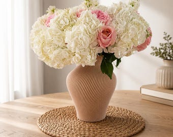 Modern VÅRLA  Vase | Ribbed Minimalist 3D Printed Home Decor | 24 colors