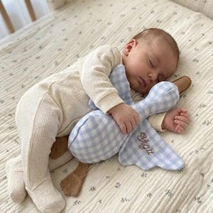 Peluche de ganso de muselina orgánica, color crema, estilo bohemio, ideal como regalo para baby shower.