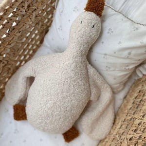 Patito de peluche de lana hecho a mano: un suave compañero para dormir para los más pequeños. Cream Color