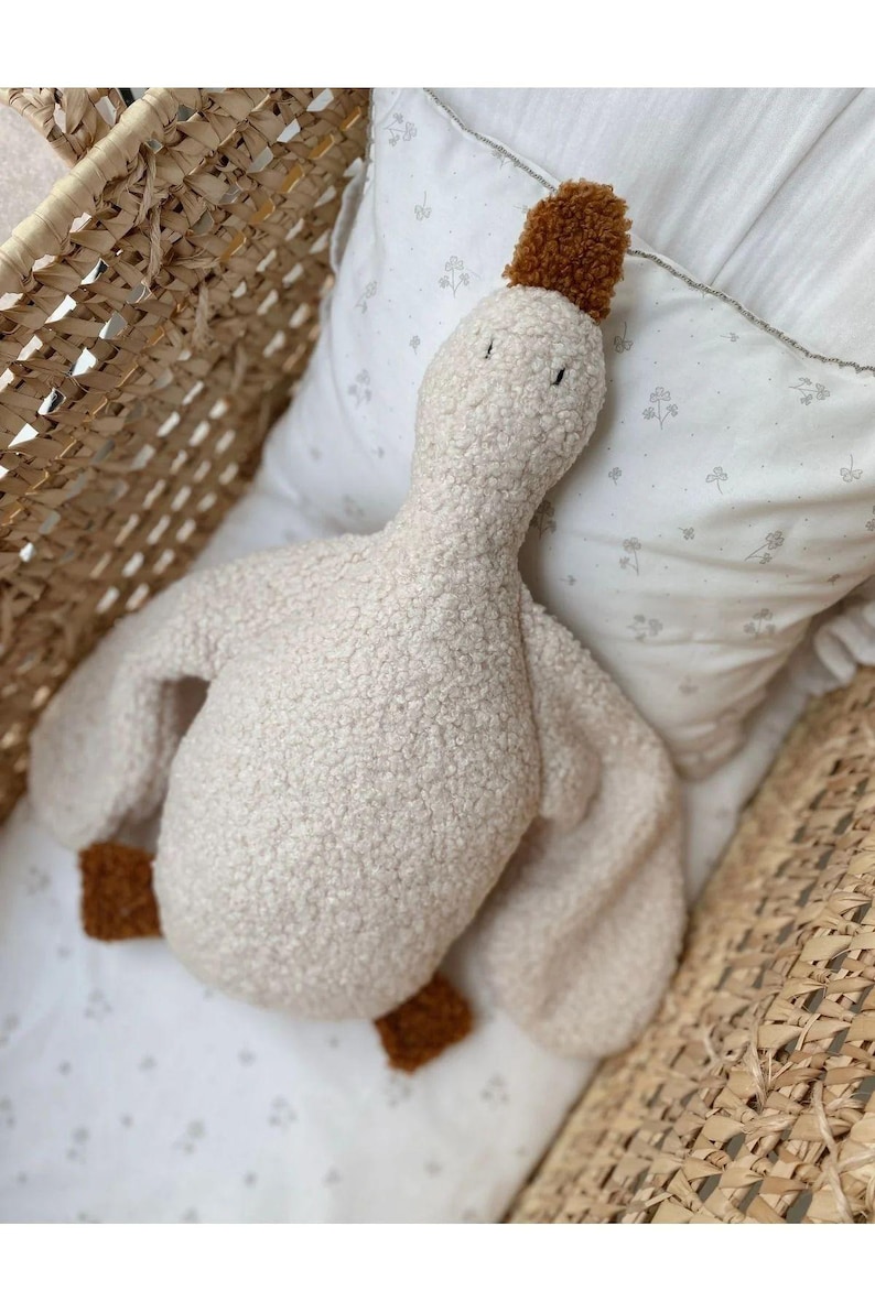 Patito de peluche de lana hecho a mano: un suave compañero para dormir para los más pequeños. Cream Color