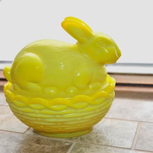 Mosser Glass New Color Dandelion Bunny on Basket Bright Spring Color