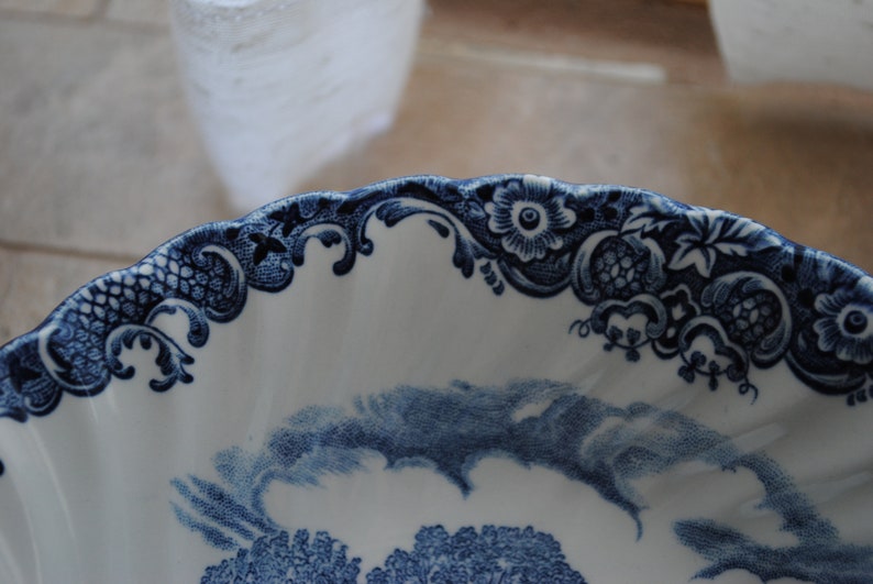Vintage Johnson Brothers 4 Coupe Cereal Bowls in The Heritage Hall Pattern in Blue Ironstone Excellent Condition