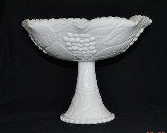 IMPERIAL GLASS Vintage Grape Pattern Fruit Bowl Milk Glass