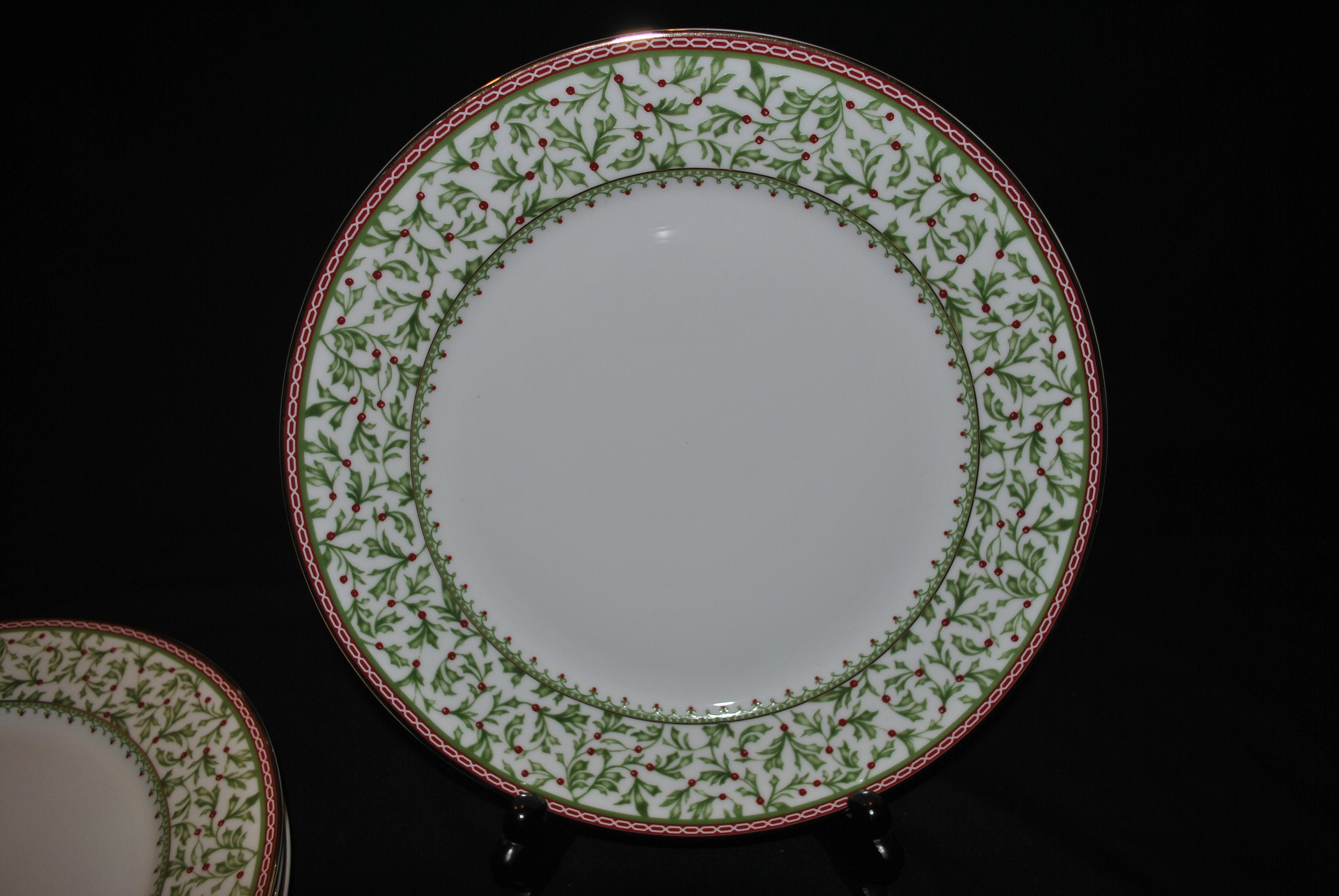 Mikasa Holiday Traditions Accent 4 Dinner Plates 10 3 4 Inches Porcelain Holly Berry Gold Trim Etsy