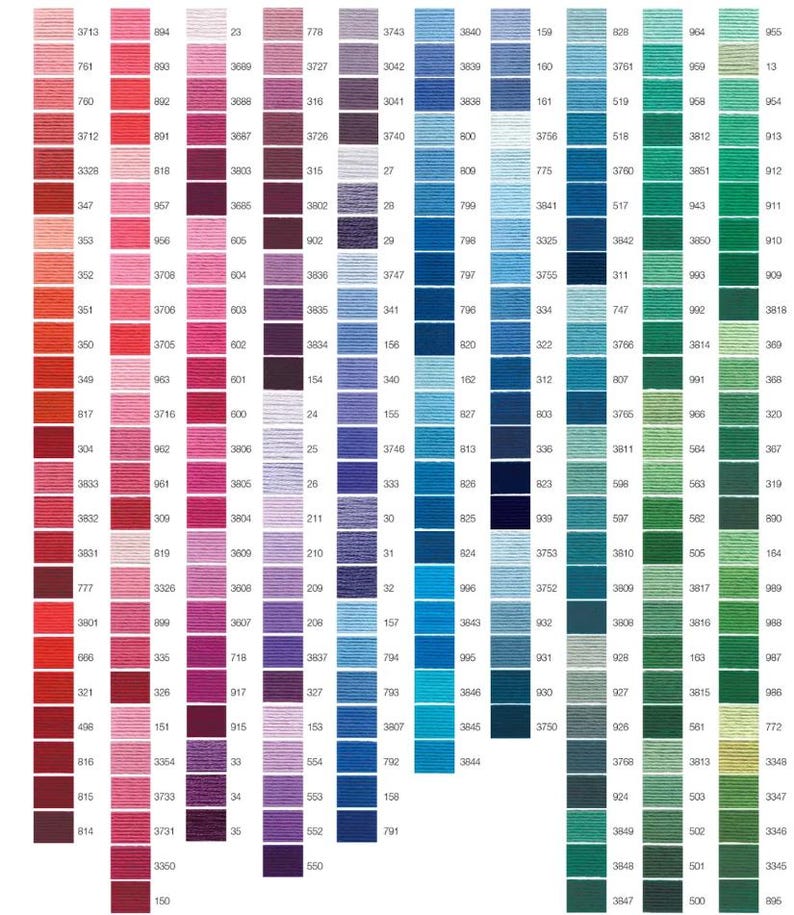 Puede incluir: Una carta de colores que muestra una amplia gama de tonos de hilo de bordar. Los colores del hilo van desde rojos y rosas vibrantes hasta azules, verdes y morados, cada color se identifica con un n&uacute;mero &uacute;nico.