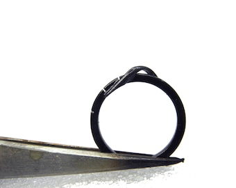 2 mm quadratischer kleiner schwarzer Silberring, Damenschmuck, industrieller, Freundschaftsring, kroatischer, modernistischer, DAINTY RING