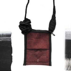 EINZIGARTIGE Korktasche, Handytasche, braune kleine Tasche, Geschenk für sie, tragbare Kunst, Umhängetasche, ungewöhnliches Geschenk schwarz