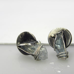 UNIEKE oorknopjes, aquamarijn sieraden zilveren oorbellen, gebeeldhouwde oorbellen, blauwe sieraden, ruwe stenen oorbellen, stenen oorbellen afbeelding 7