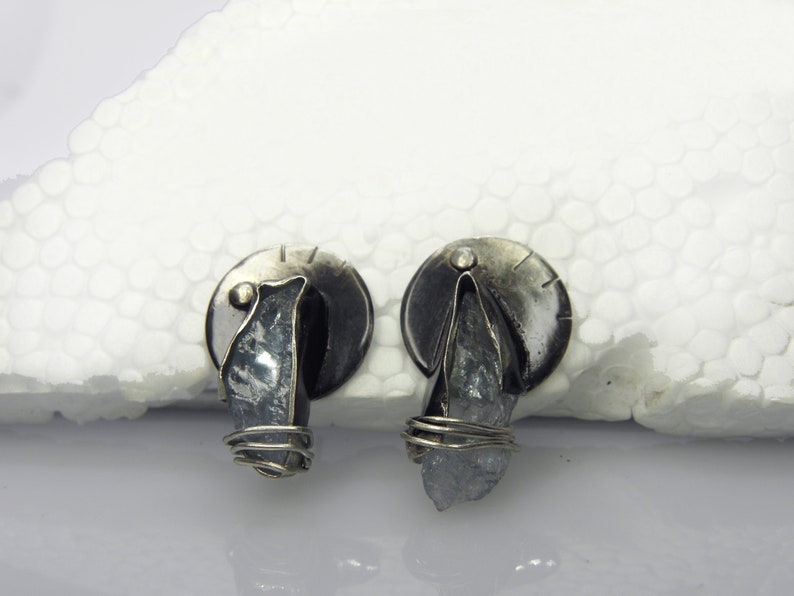 UNIEKE oorknopjes, aquamarijn sieraden zilveren oorbellen, gebeeldhouwde oorbellen, blauwe sieraden, ruwe stenen oorbellen, stenen oorbellen afbeelding 4