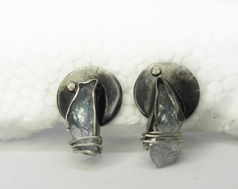 EINZIGARTIGE Ohrstecker, Aquamarinschmuck, Silberohrringe, geformte Ohrringe, blauer Schmuck, Rohsteinohrringe, Geburtsstein, Steinohrringe