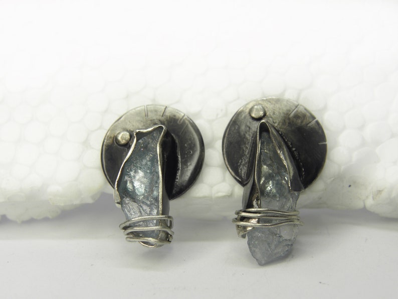 UNIEKE oorknopjes, aquamarijn sieraden zilveren oorbellen, gebeeldhouwde oorbellen, blauwe sieraden, ruwe stenen oorbellen, stenen oorbellen afbeelding 1
