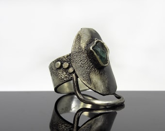 UNIQUE silver ring, green raw apatite, sculptured jewelry, black, unique jewelry, artisan ring, cocktail ring, designer ring, stone ring
