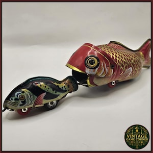 Vintage Tin Toy Fish Eat Fish – Wind-Up Metal Koi, 1960s China Export