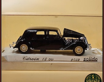 Modelo a escala 1:43 del Citroën 15 CV Traction Avant de Solido, fabricado en Francia.