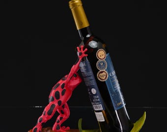 Frogging around wine bottle holder