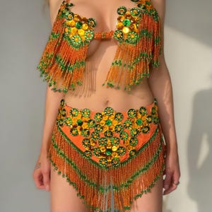 Conjunto de danza del vientre con cuentas, hecho a mano en los años 70: sujetador y minifalda de festival, con flecos, para Coachella.