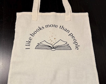 Me gustan más los libros que las personas.