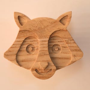 Tirador de cajón Forest para habitaciones infantiles y de bebés con motivo de mapache, fabricado en madera maciza para reciclar cómodas Hemnes, Kallax y Platsa.