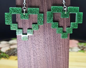 Pendientes de corazón con purpurina verde pixelada