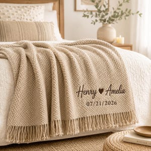 Manta de punto bordada personalizada, manta con nombre de pareja personalizado, regalo para despedida de soltera, regalo para recién casados y aniversario, manta acogedora.