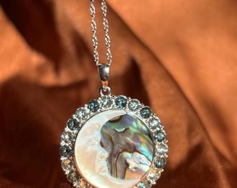 Halsband av pärlemor och sterlingsilver
