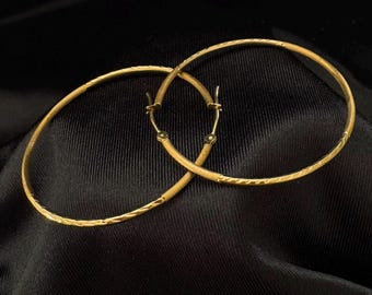 Örhängen i 10 karat gult guld