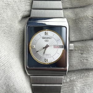 Vintage Seiko Automatic Rectangular Watch – Silver Dial, Stainless Steel, Day-Date, Retro Men's Style