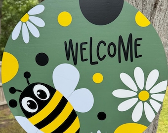 Bee welcome door sign | summer front door decor | daisy & bumble bee wooden round sign | farmhouse porch decor | handmade door hanger | gift