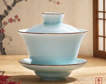 Gaiwan de porcelana china: taza de té esmaltada monocromática con tapa y platillo.