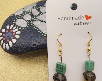 Brincos de vidro xadrez checo turquesa.