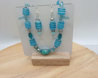 Conjunto de colar e brincos Art Déco com contas de vidro turquesa, contas recicladas e detalhes em prata.