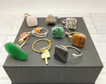 Anéis ajustáveis com pedras preciosas