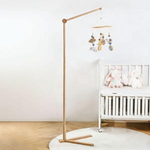 Personlig träfristående mobilarm, anpassad spjälsängsmobilhängare, minimalistisk barnkammardekor, babyshowerpresent till barnbarn, barnbarnsbrorson