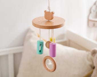 Giostrina Montessori personalizzata per culla, sonaglio in legno da appendere alla cameretta, giocattolo per lo sviluppo sensoriale e visivo del neonato, regalo personalizzato per baby shower.