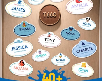 ディズニー・クルーズ・ラインのキャストメンバー名札をイメージしたパーソナライズされたドア装飾、Canva編集可能な40種類以上のダウンロード