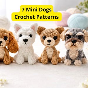 Könnte beinhalten: Vier gehäkelte Mini-Hundefiguren in verschiedenen Farben, darunter Braun, Weiß und Grau, werden gezeigt. Die Hunde haben große, schwarze Augen und sitzen aufrecht. Der Text "7 Mini Dogs Crochet Patterns" befindet sich in einem gelben Rechteck.