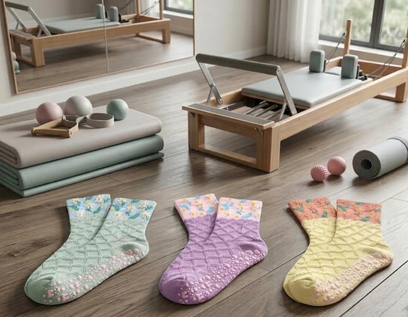 Spring Floral Pilates Grip Socks for Women, Non Slip Yoga Socks, Cute Textured Barre Socks, Anti Slip Workout Socks, Cozy Fitness Socks Gift image 2